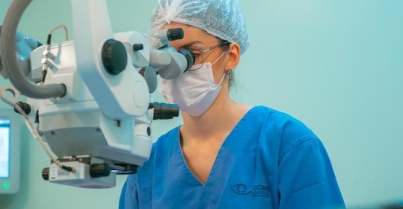 Implante de anel intraestromal